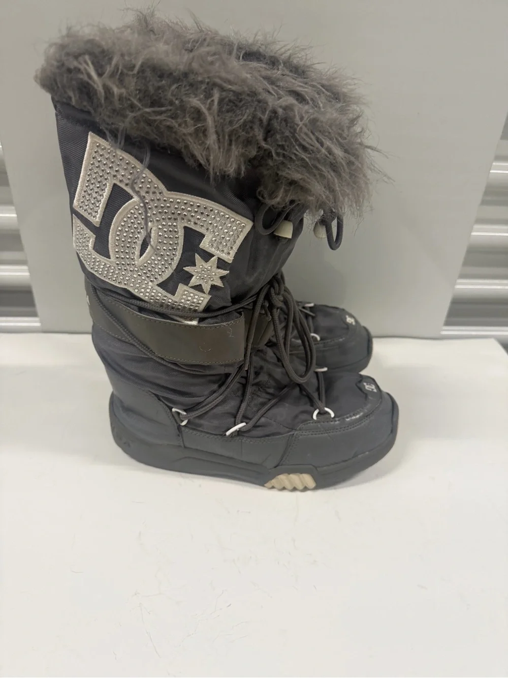 vintage DC Chalet SE gray snow boots M